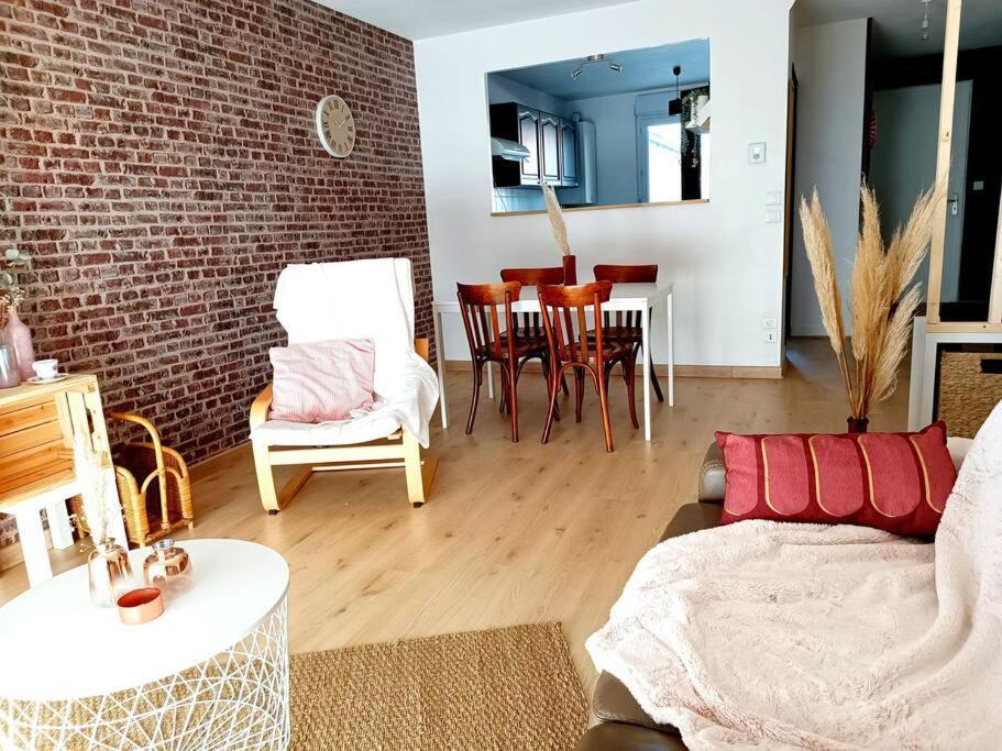 Ferienwohnung Le Cosy Plein Centre Avec Terrasse Meximieux Exterior foto