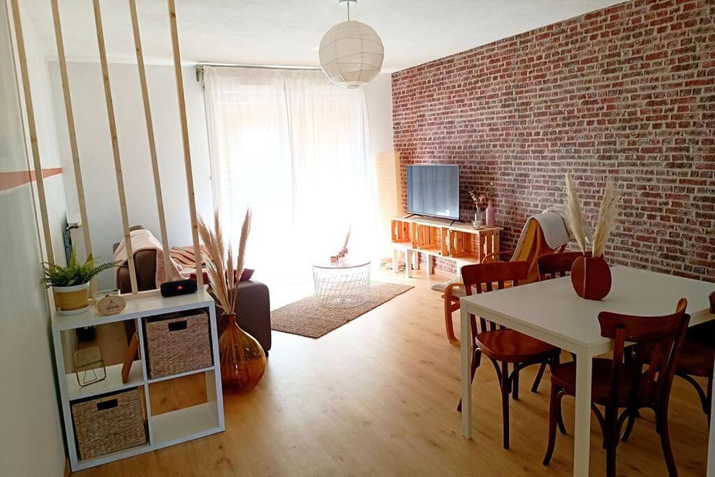 Ferienwohnung Le Cosy Plein Centre Avec Terrasse Meximieux Exterior foto